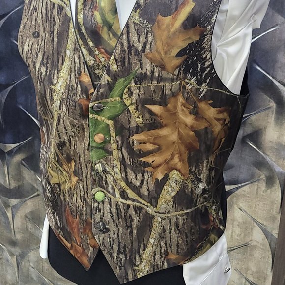 Camo vest and tie - Picture 2 of 3